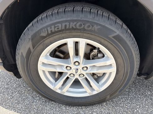 Used 2023 Ford Explorer XLT AWD/4WD image 10