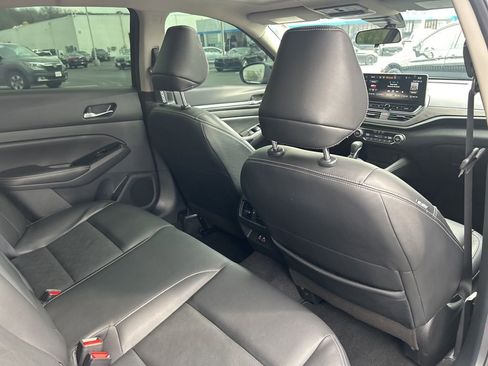 Used 2024 Nissan Altima 2.5 SL FWD image 41