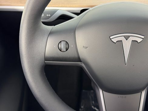 Used 2023 Tesla Model Y Long Range image 19