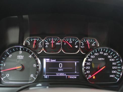 Used 2015 Chevrolet Suburban LT image 35