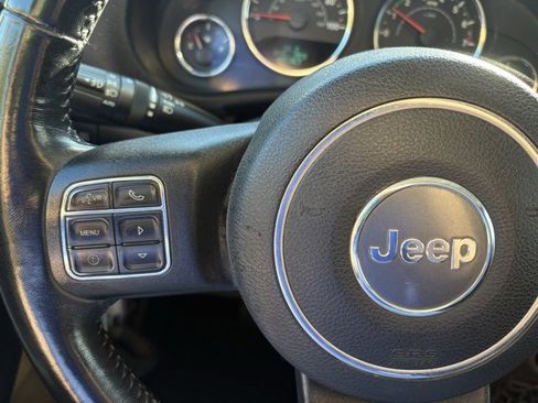 Used 2016 Jeep Wrangler Unlimited Rubicon w/ Connectivity Group image 15