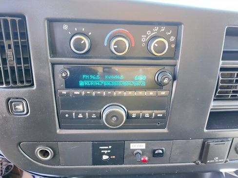 Used 2016 GMC Savana 3500 Extended image 3