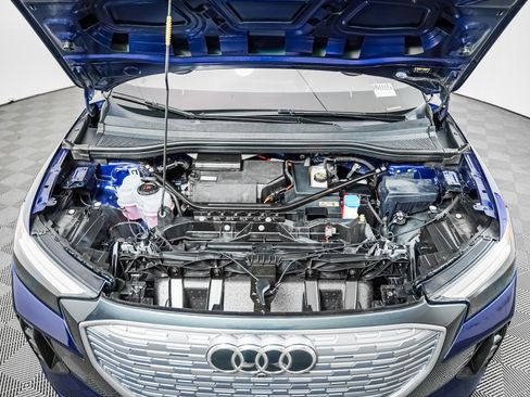 Certified 2024 Audi Q4 e-tron Premium Plus w/ Premium Plus RWD image 4