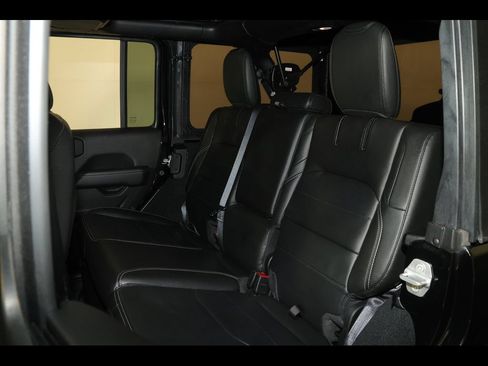 Used 2022 Jeep Wrangler Unlimited Sahara w/ Cold Weather Group AWD/4WD image 27