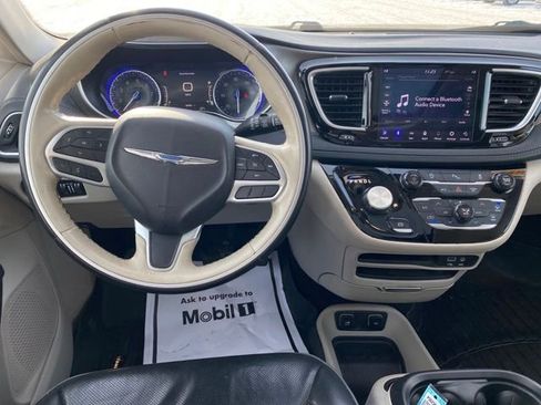 Used 2019 Chrysler Pacifica Limited image 8