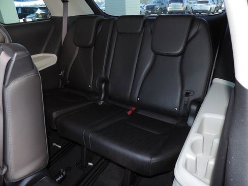 Used 2022 Kia Carnival LX image 16