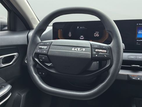 Used 2025 Kia K4 FWD image 19