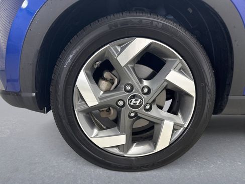 Used 2024 Hyundai Venue Limited FWD image 11