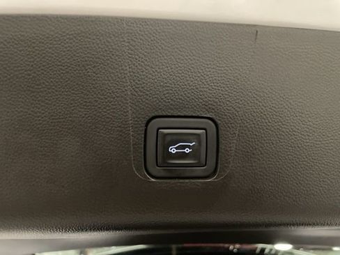 Used 2023 Chevrolet Traverse LT image 49