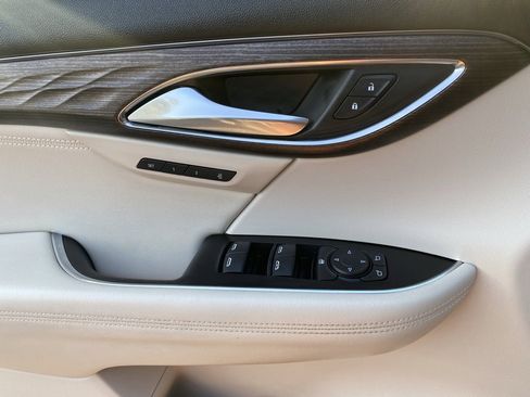 Used 2022 Buick Envision Avenir w/ Technology Package II image 23