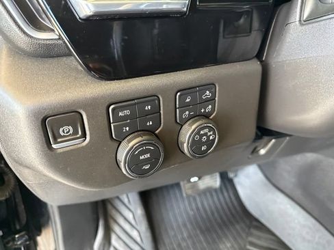 Used 2022 Chevrolet Silverado 1500 LT Trail Boss w/ LT Trail Boss Premium Package AWD/4WD image 16