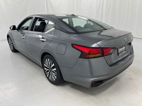 Used 2024 Nissan Altima 2.5 SV image 4