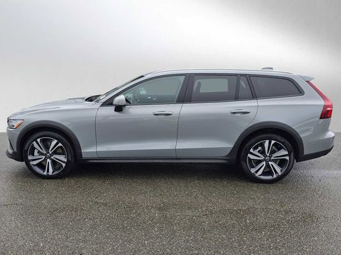 Certified 2025 Volvo V60 B5 Cross Country Plus AWD/4WD image 7