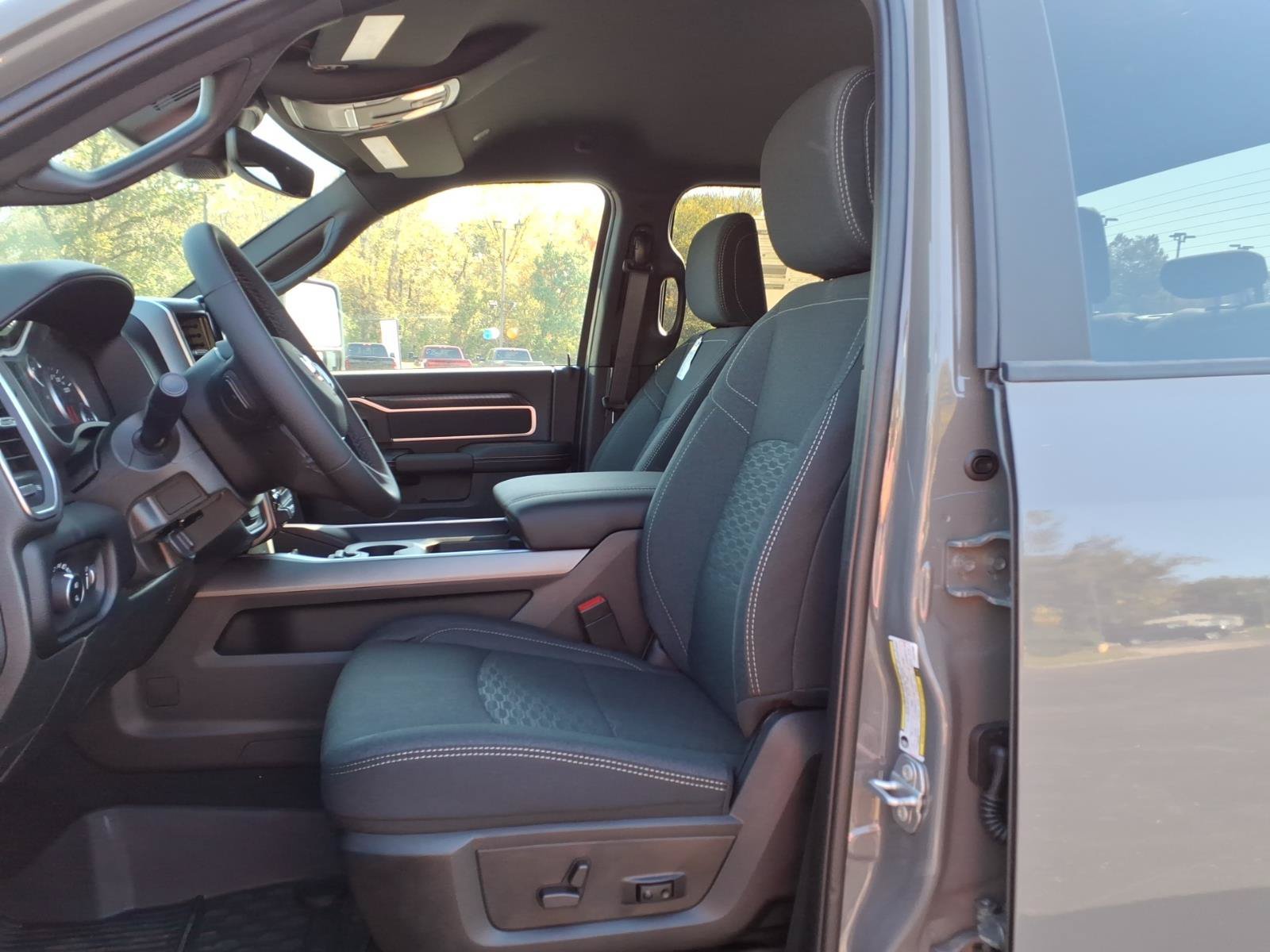 New 2027 RAM 3500 Big Horn AWD/4WD image 12