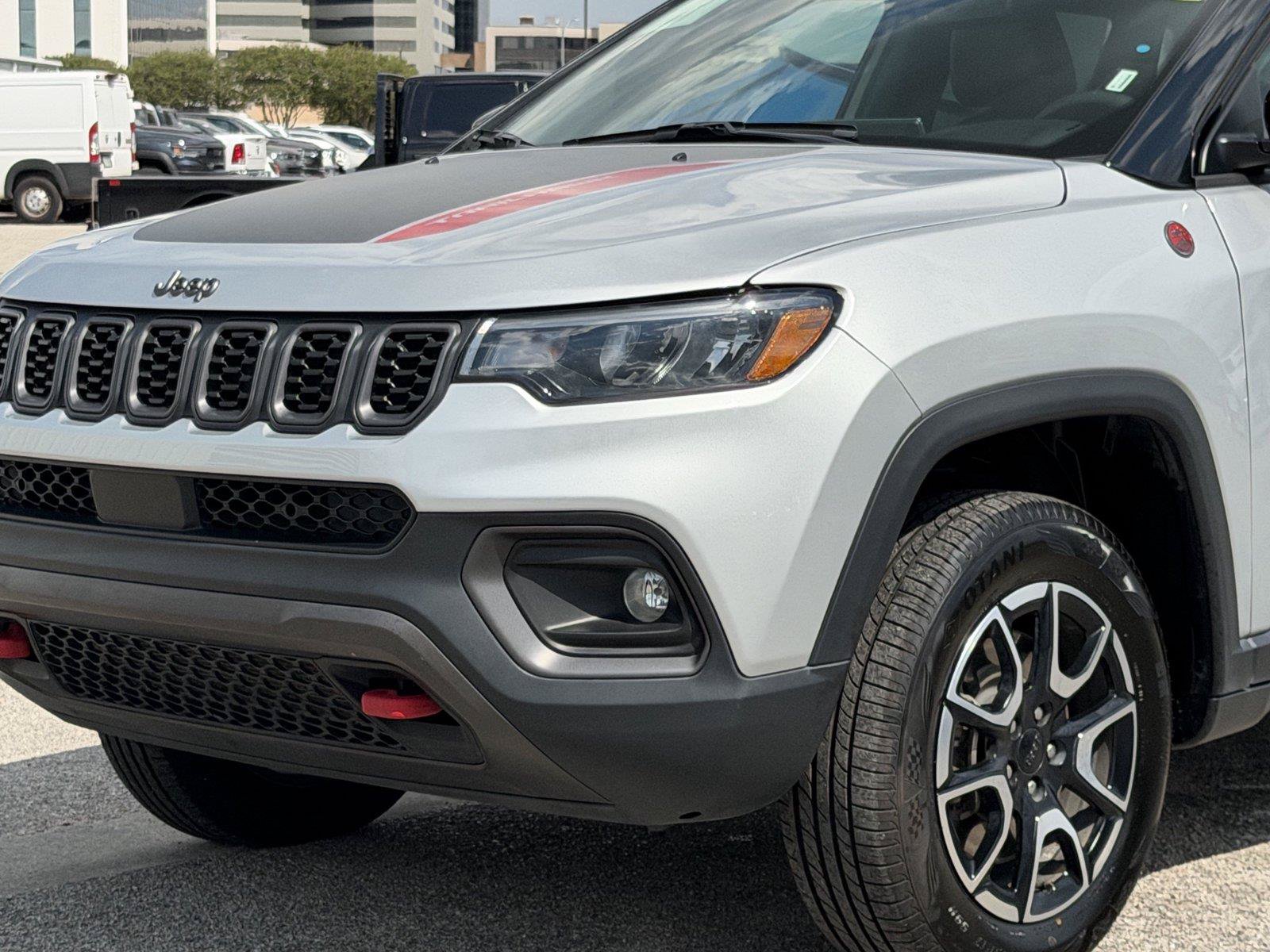 Used 2024 Jeep Compass Trailhawk AWD/4WD image 9