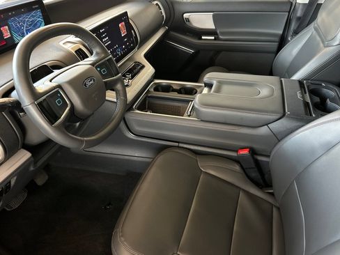 Certified 2025 Ford Expedition Active AWD/4WD image 9