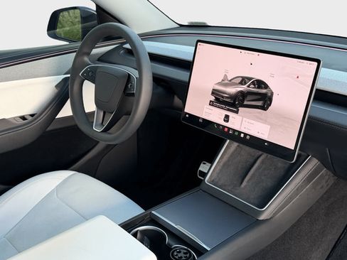 Used 2026 Tesla Model Y Long Range AWD/4WD image 15