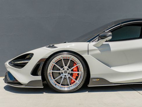Used 2022 McLaren 765LT RWD image 21