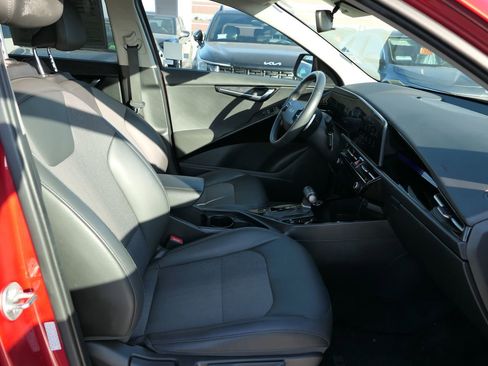 Used 2023 Kia Niro EX image 27