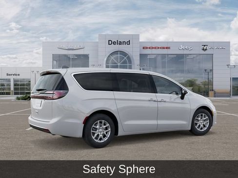 New 2026 Chrysler Pacifica Select FWD image 4