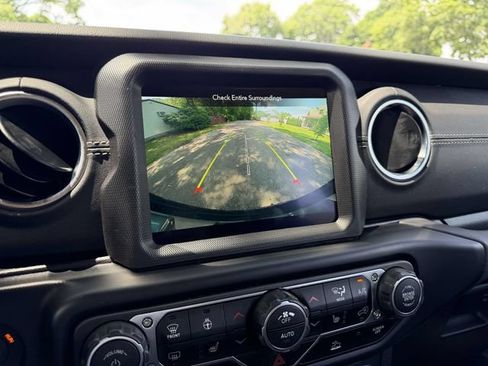 Used 2022 Jeep Wrangler Unlimited Sahara w/ LED Lighting Group AWD/4WD image 26