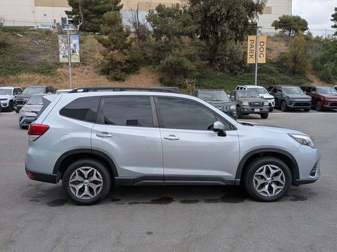 Used 2022 Subaru Forester Premium image 6