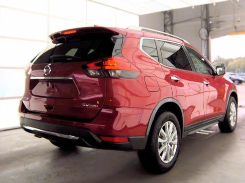 Used 2017 Nissan Rogue SV AWD/4WD image 3
