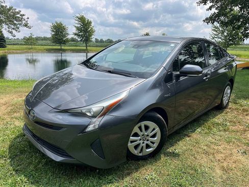 Used 2017 Toyota Prius Two w/ Carpet Mat Package FWD image 1