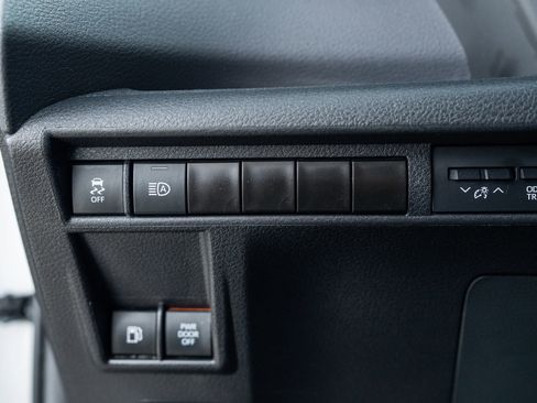 Used 2023 Toyota Sienna XSE FWD image 36
