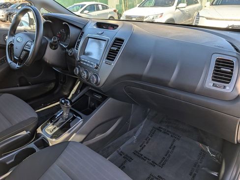 Used 2017 Kia Forte S w/ S Technology Package image 17