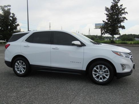 Used 2018 Chevrolet Equinox LT FWD image 2