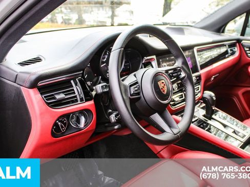 Used 2024 Porsche Macan image 23