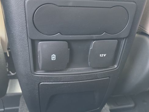Used 2023 Ford Explorer XLT RWD image 17