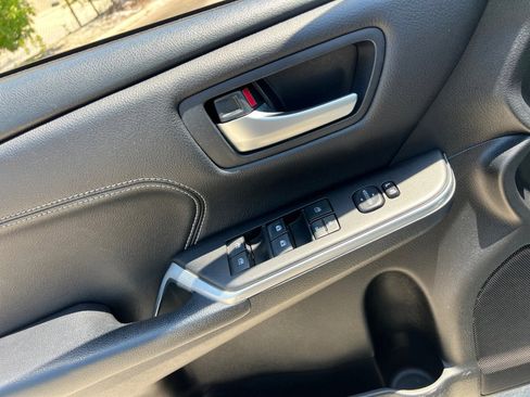 Used 2017 Toyota Camry XLE FWD image 31