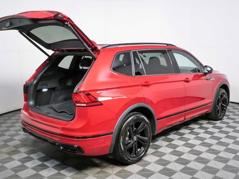 Used 2024 Volkswagen Tiguan SE R-Line image 28