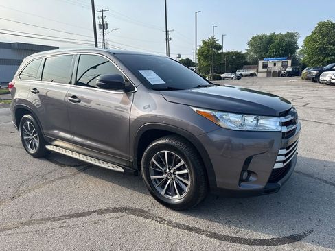 Used 2019 Toyota Highlander XLE FWD image 41