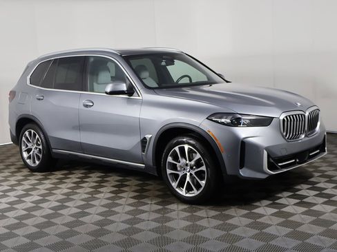 Used 2024 BMW X5 xDrive40i w/ Parking Assistance Package image 2