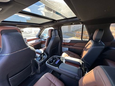 Used 2024 Lincoln Navigator Reserve image 25