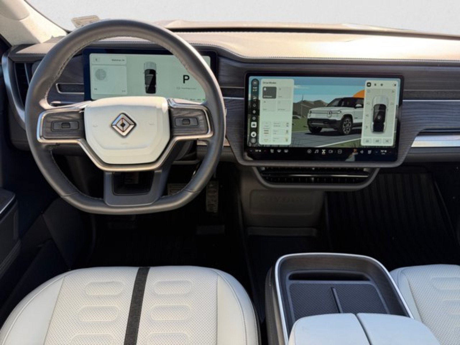 Used 2025 Rivian R1S Adventure Dual AWD/4WD image 14