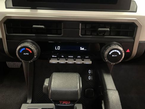 Used 2024 Toyota Tacoma TRD Off-Road AWD/4WD image 32