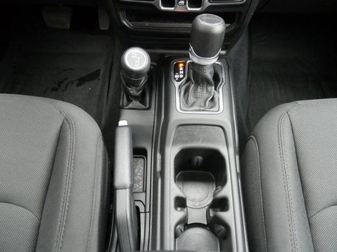 Used 2022 Jeep Gladiator Sport image 23