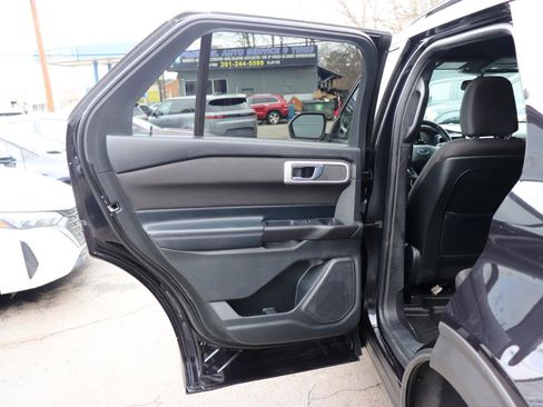 Used 2020 Ford Explorer XLT w/ Comfort Package image 31