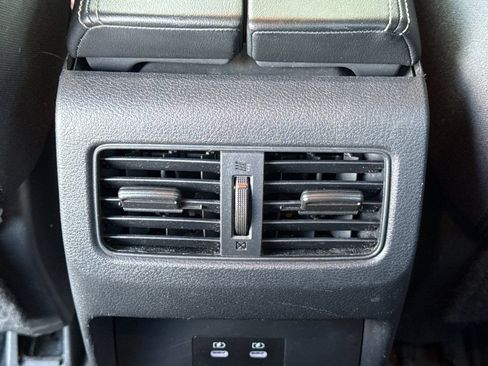 Used 2024 Nissan Rogue SV FWD image 16