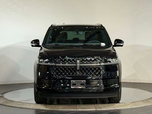 New 2026 Lincoln Navigator Reserve w/ Jet Appearance Package AWD/4WD image 3