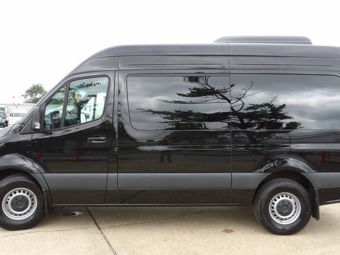 Used 2025 Mercedes-Benz Sprinter 2500 image 4