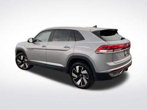Certified 2024 Volkswagen Atlas Cross Sport SE image 3