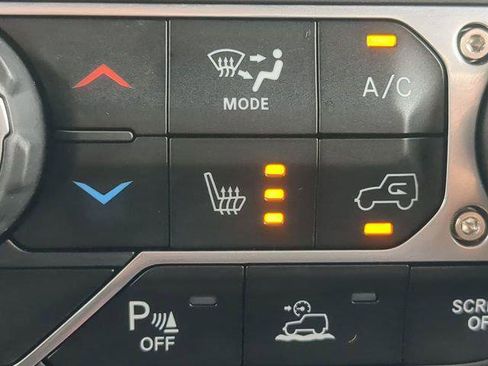Certified 2024 Jeep Wrangler Unlimited Sahara w/ Technology Group AWD/4WD image 26