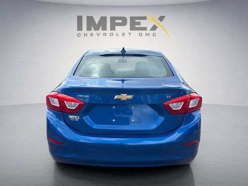 Used 2017 Chevrolet Cruze LT w/ Convenience Package FWD image 4