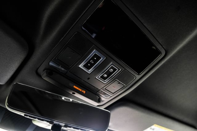 New 2026 Land Rover Defender 110 X-Dynamic SE AWD/4WD image 32