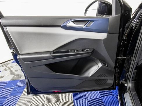 Used 2023 Volkswagen Taos SE image 12